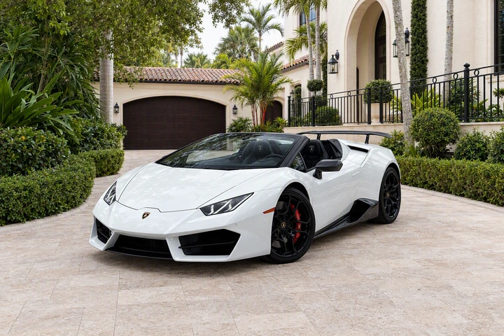 Rent a 2019 Lamborghini Huracán Spyder in Miami