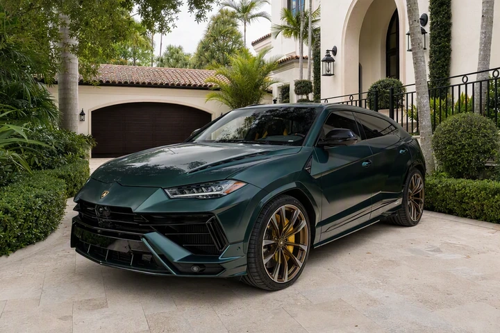 Rent a 2024 Lamborghini Urus S in Miami