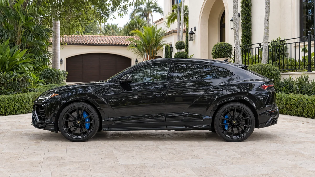 Rent a 2021 black Lamborghini Urus Pearl Capsule in Miami